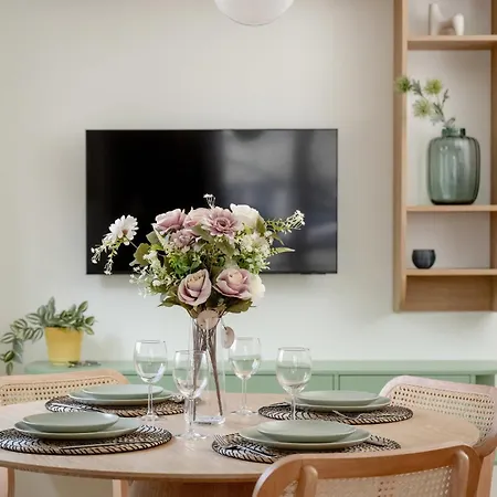 Modern And Unique In The Centre Of By Renters Διαμέρισμα *