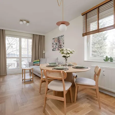 Modern And Unique In The Centre Of By Renters Διαμέρισμα *