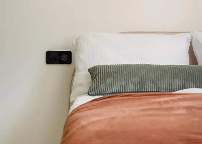 Modern And Unique In The Centre Of By Renters *