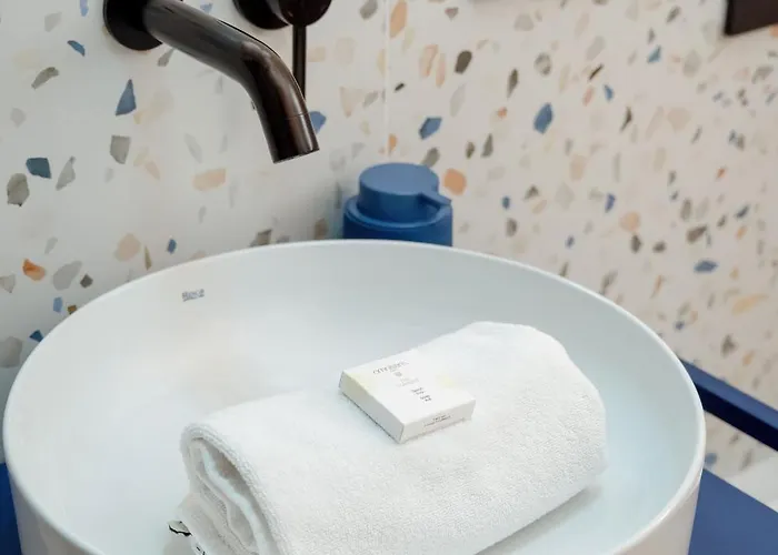 Modern And Unique In The Centre Of By Renters