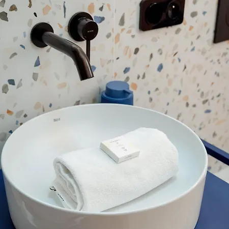 Modern And Unique In The Centre Of By Renters