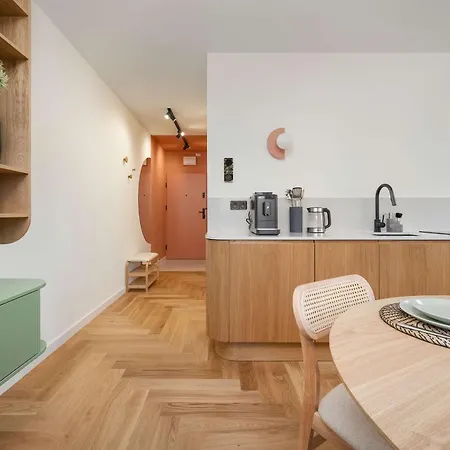 Modern And Unique In The Centre Of By Renters