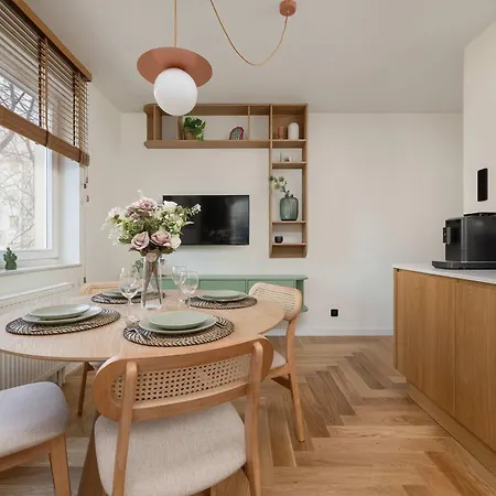 Modern And Unique In The Centre Of By Renters Breslavia