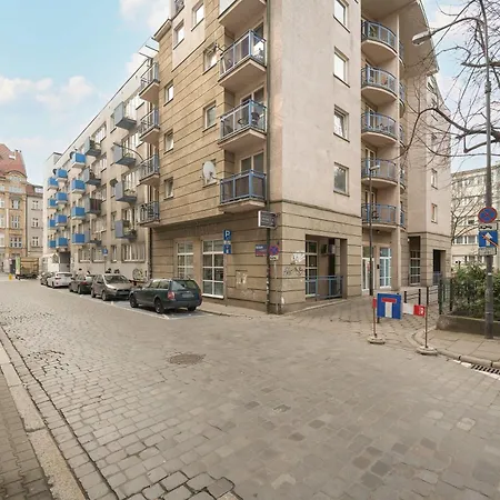 Modern And Unique In The Centre Of By Renters Apartment