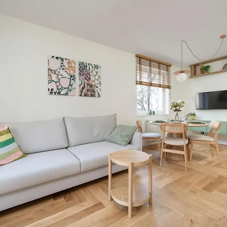 Modern And Unique In The Centre Of By Renters *