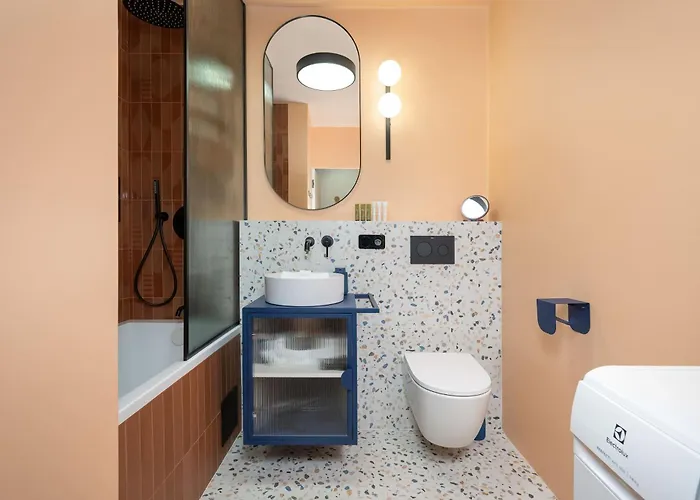 Modern And Unique In The Centre Of By Renters *